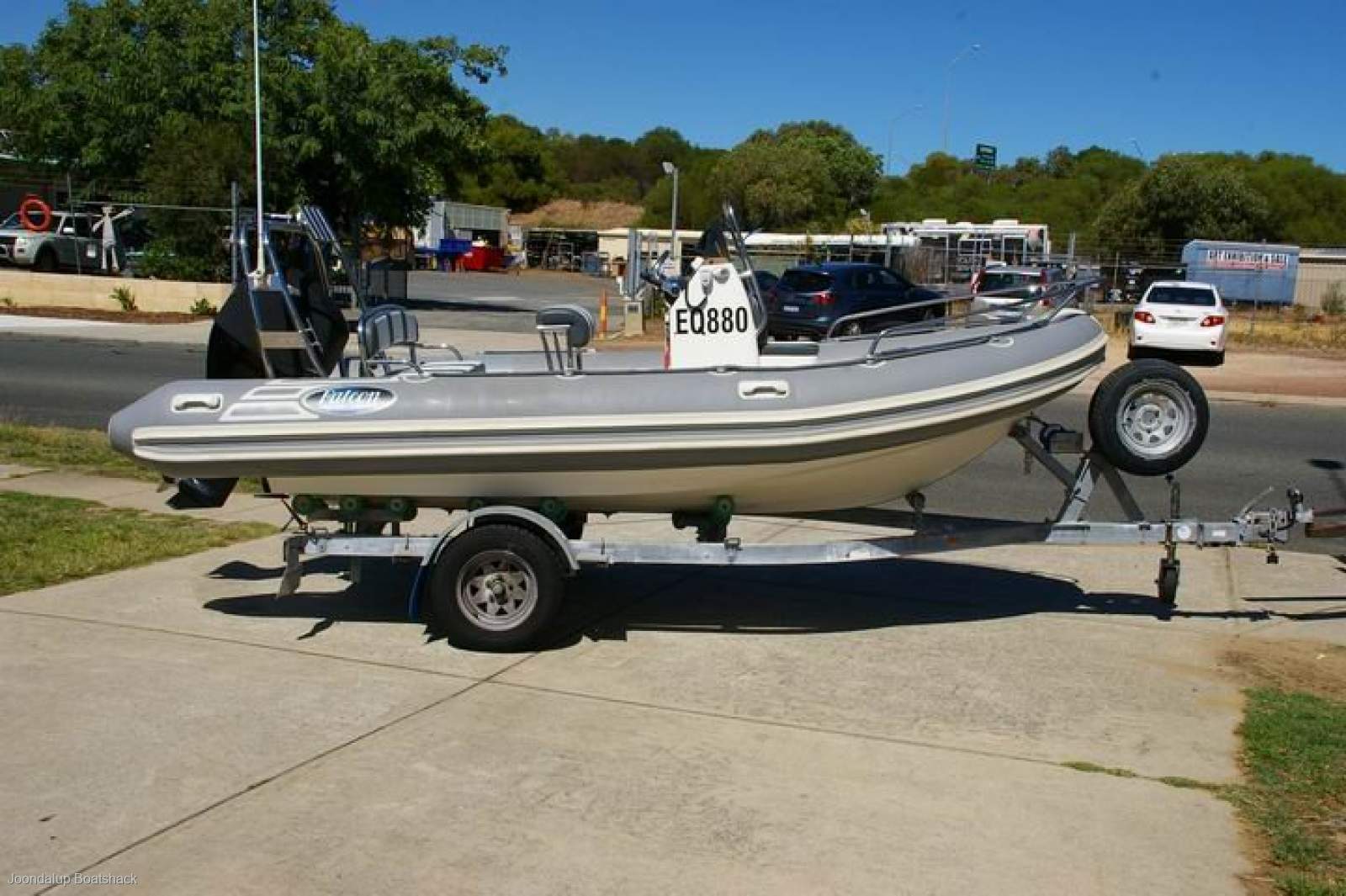 Falcon Inflatables 520 SRX Center console 2013