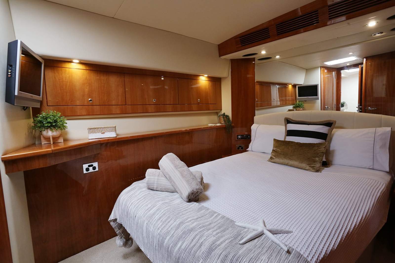 Riviera 51 Enclosed Flybridge - Ready for immediate delivery! For Sale ...