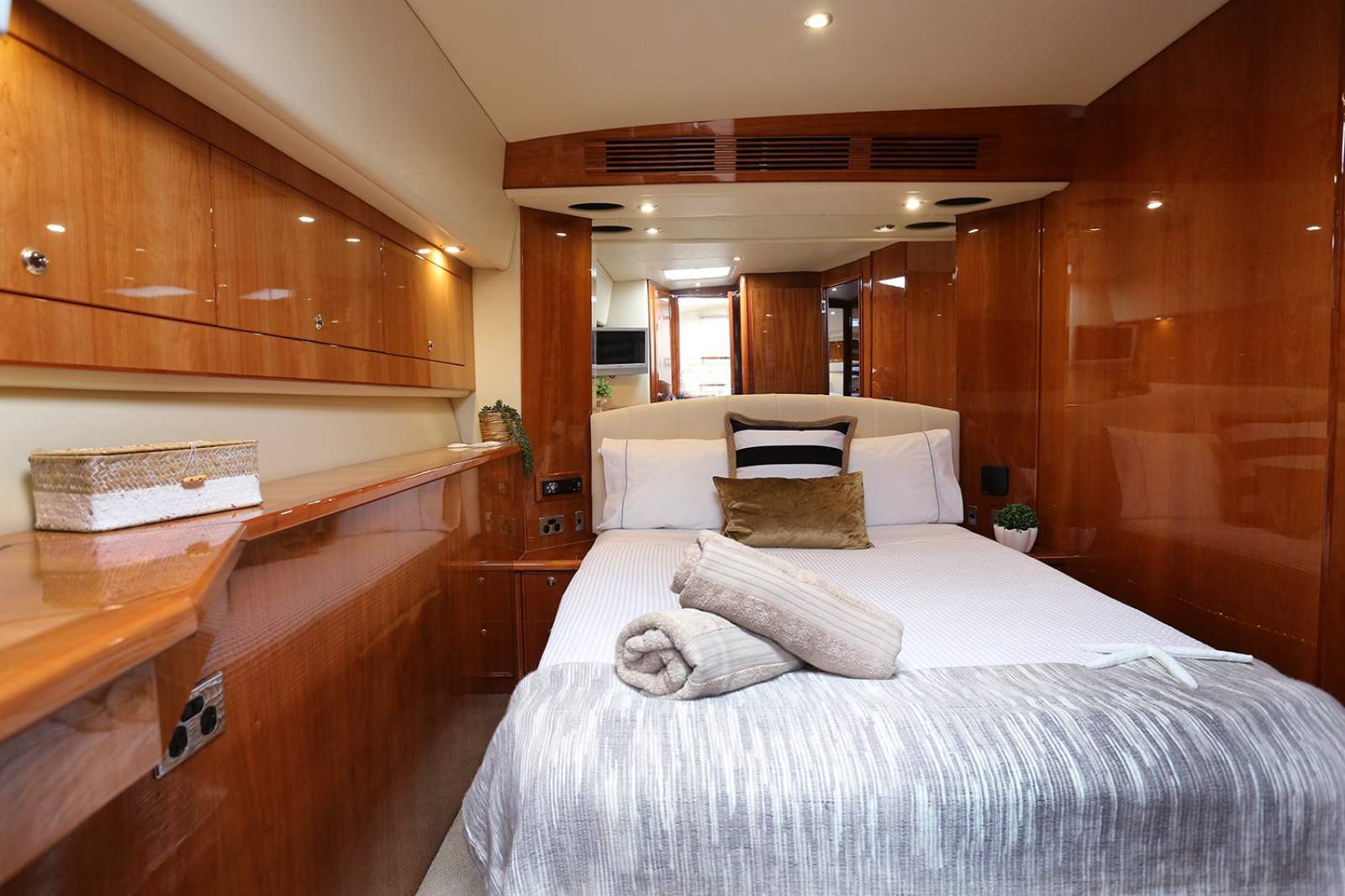 Riviera 51 Enclosed Flybridge - Ready for immediate delivery! For Sale ...