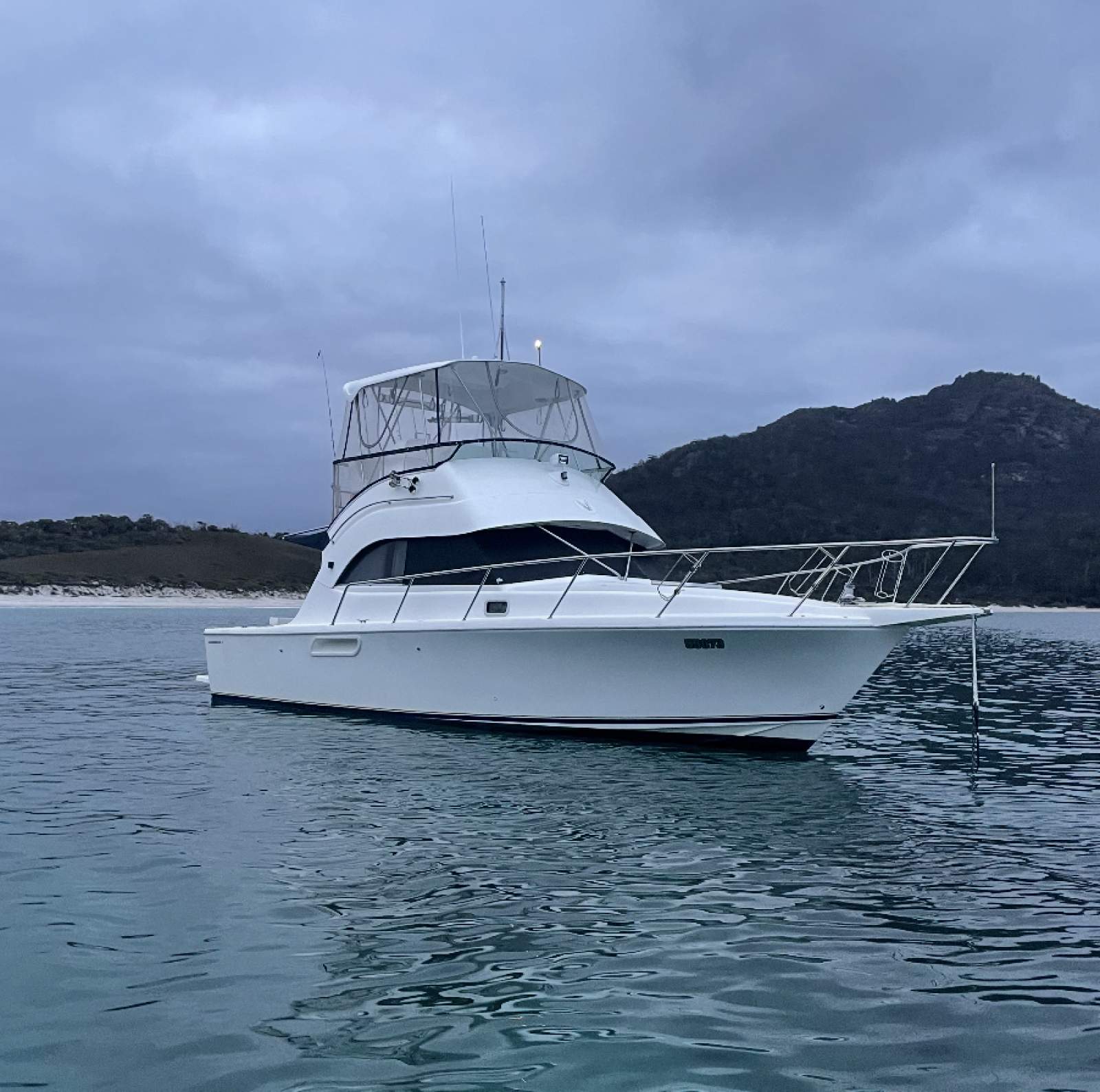 Caribbean 32 Flybridge Cruiser Merlin