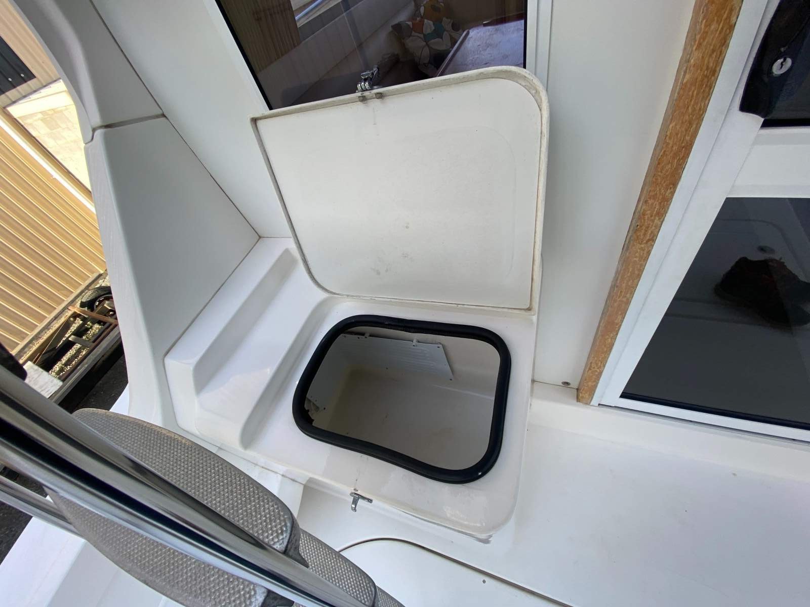 Caribbean 32 Flybridge Cruiser Merlin
