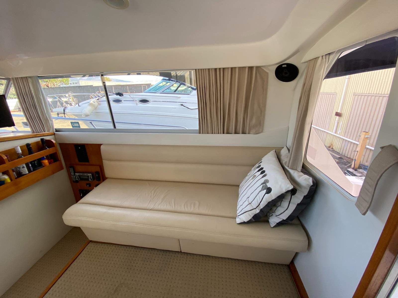 Caribbean 32 Flybridge Cruiser Merlin
