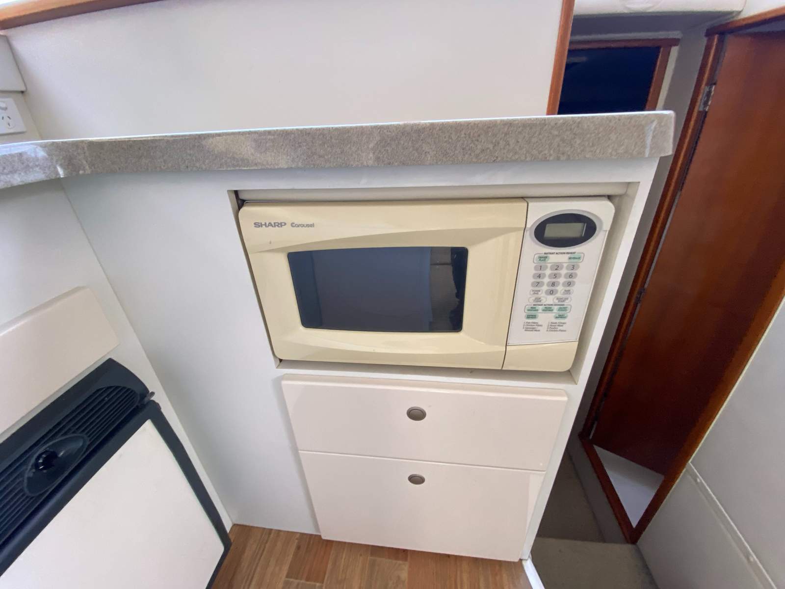 Caribbean 32 Flybridge Cruiser Merlin