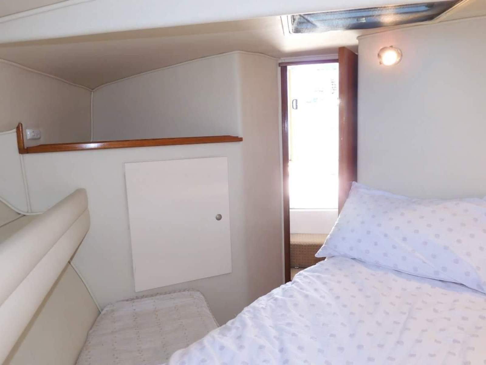 Caribbean 32 Flybridge Cruiser Merlin