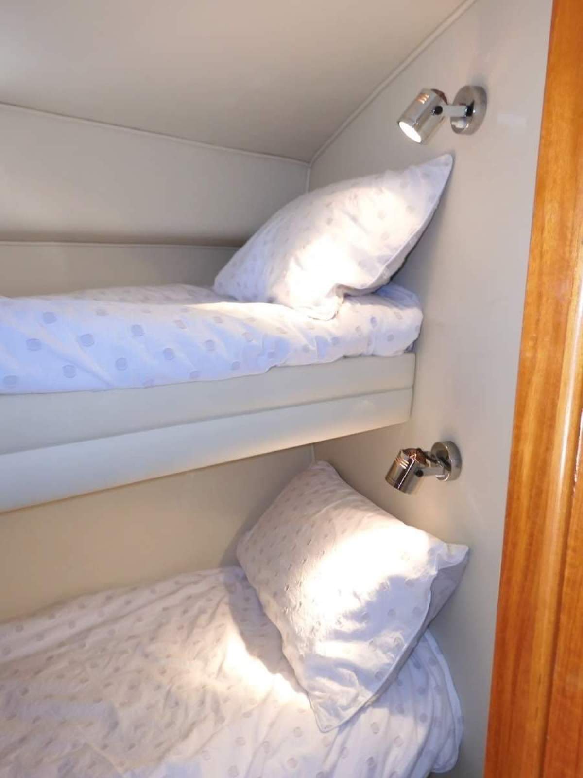 Caribbean 32 Flybridge Cruiser Merlin