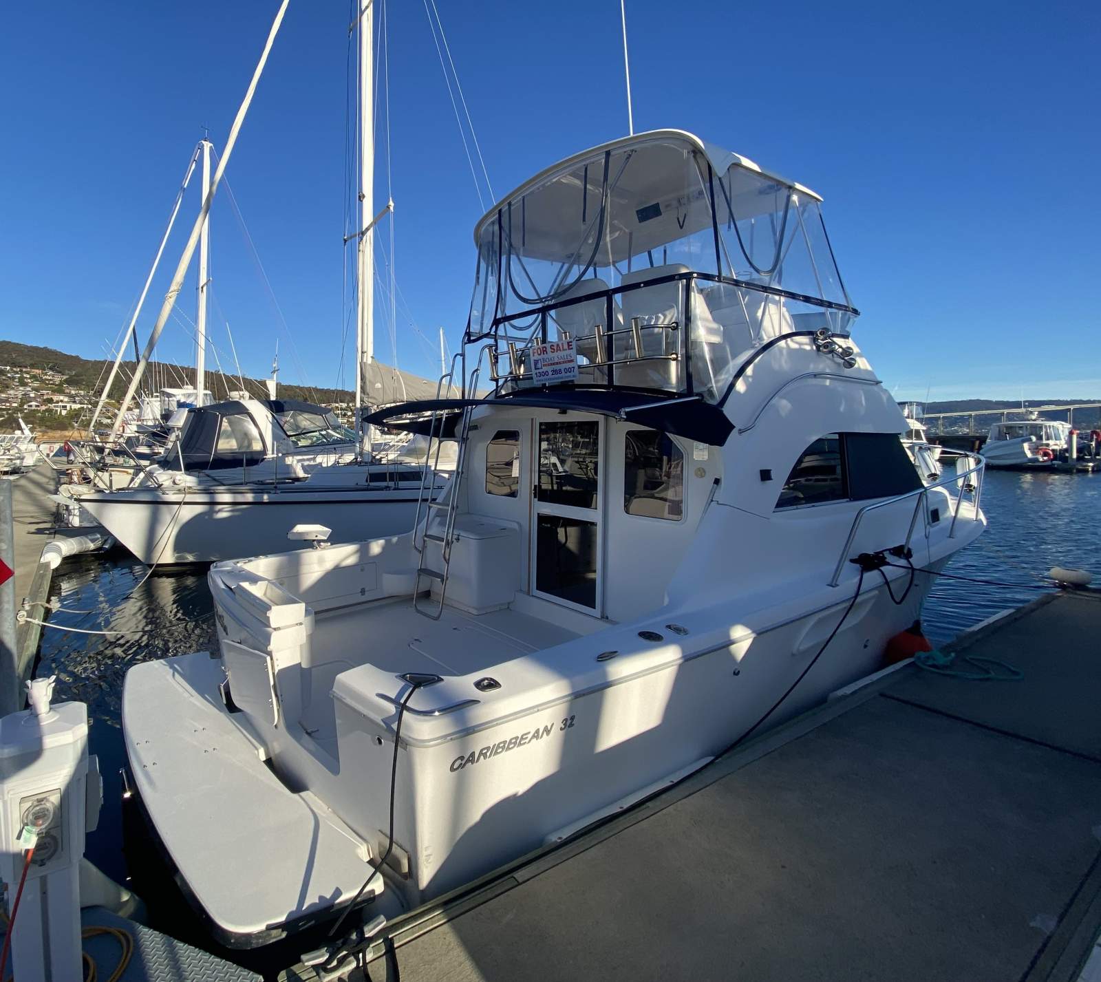 Caribbean 32 Flybridge Cruiser Merlin