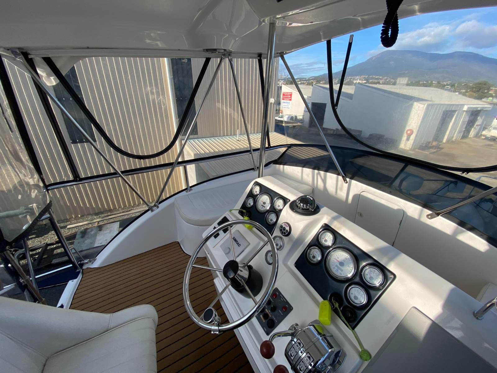 Caribbean 32 Flybridge Cruiser Merlin