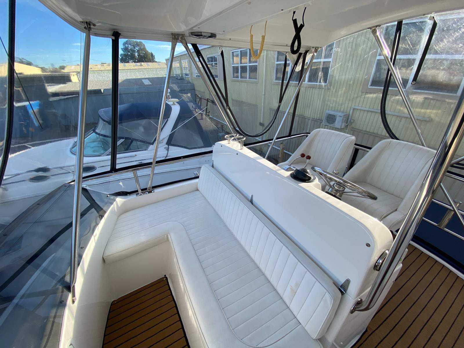 Caribbean 32 Flybridge Cruiser Merlin