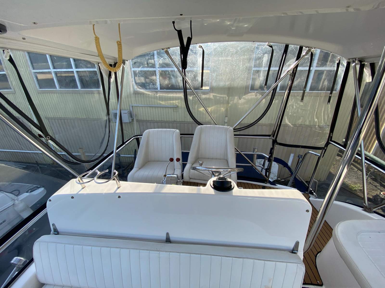 Caribbean 32 Flybridge Cruiser Merlin