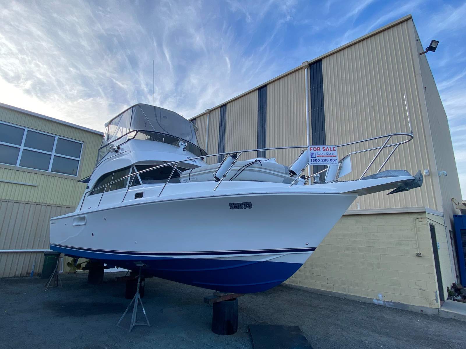 Caribbean 32 Flybridge Cruiser Merlin