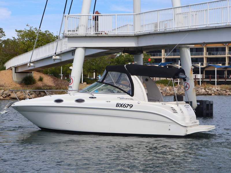 Sea Ray 275 Sundancer - Freshly serviced, upgraded engine & Low hours!
