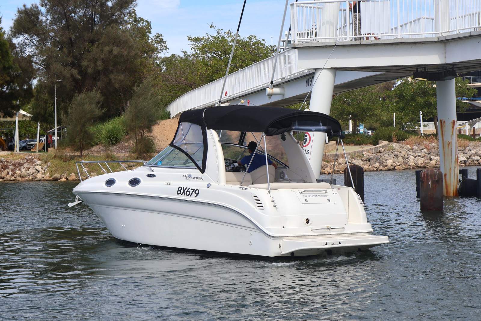 Sea Ray 275 Sundancer - Freshly serviced, upgraded engine & Low hours!