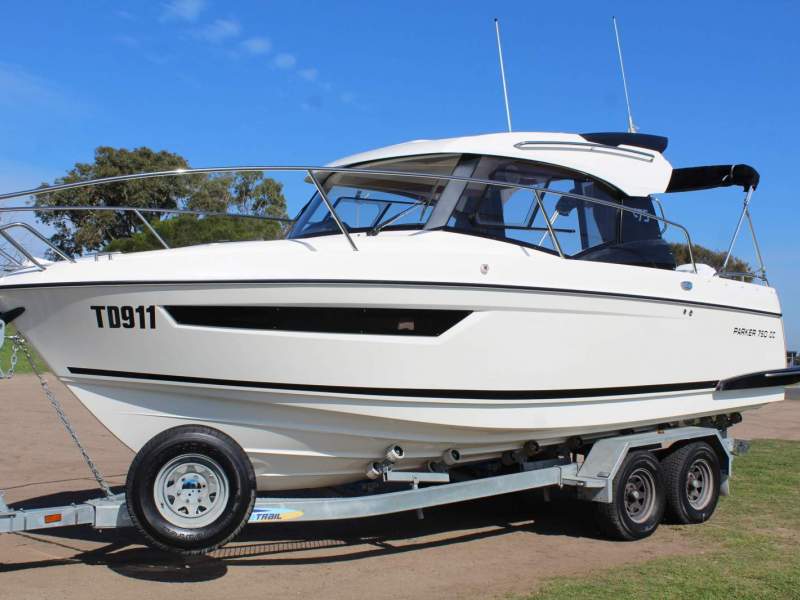 Parker 750 Cabin Cruiser