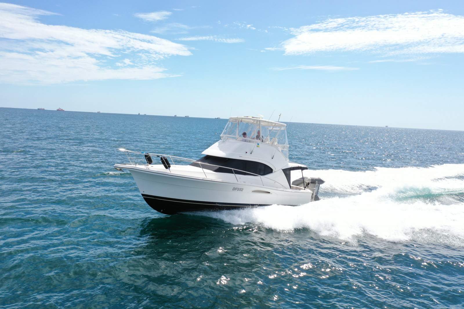 Riviera 33 Flybridge