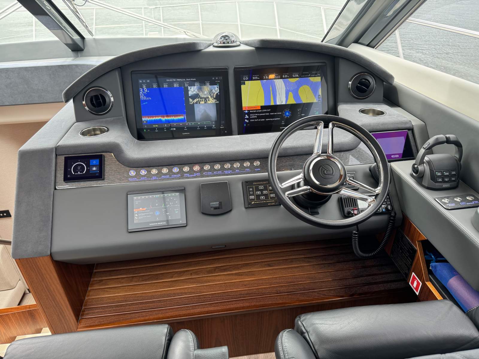 Riviera 6000 Sport Yacht Platinum Edition