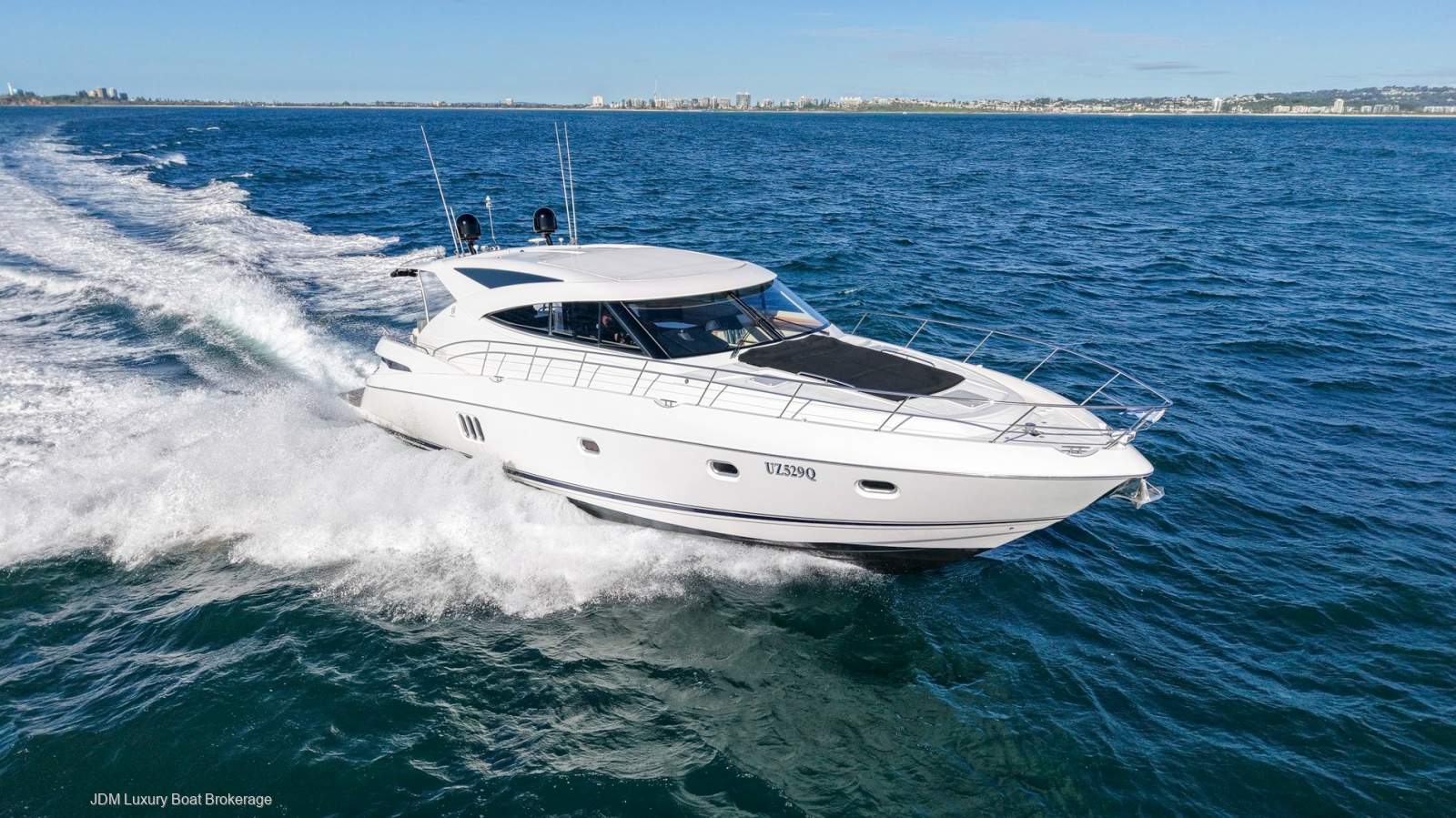 Riviera 5800 Sport Yacht