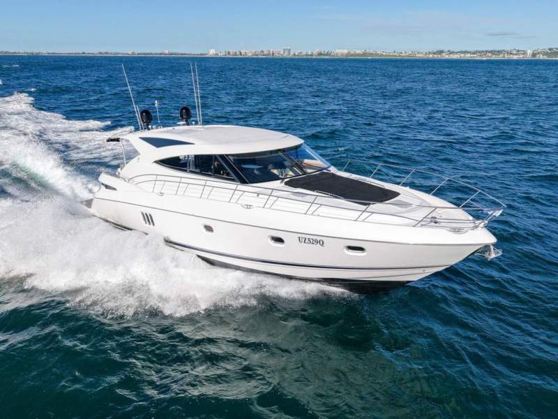 Riviera 5800 Sport Yacht