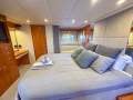 Riviera 5800 Sport Yacht