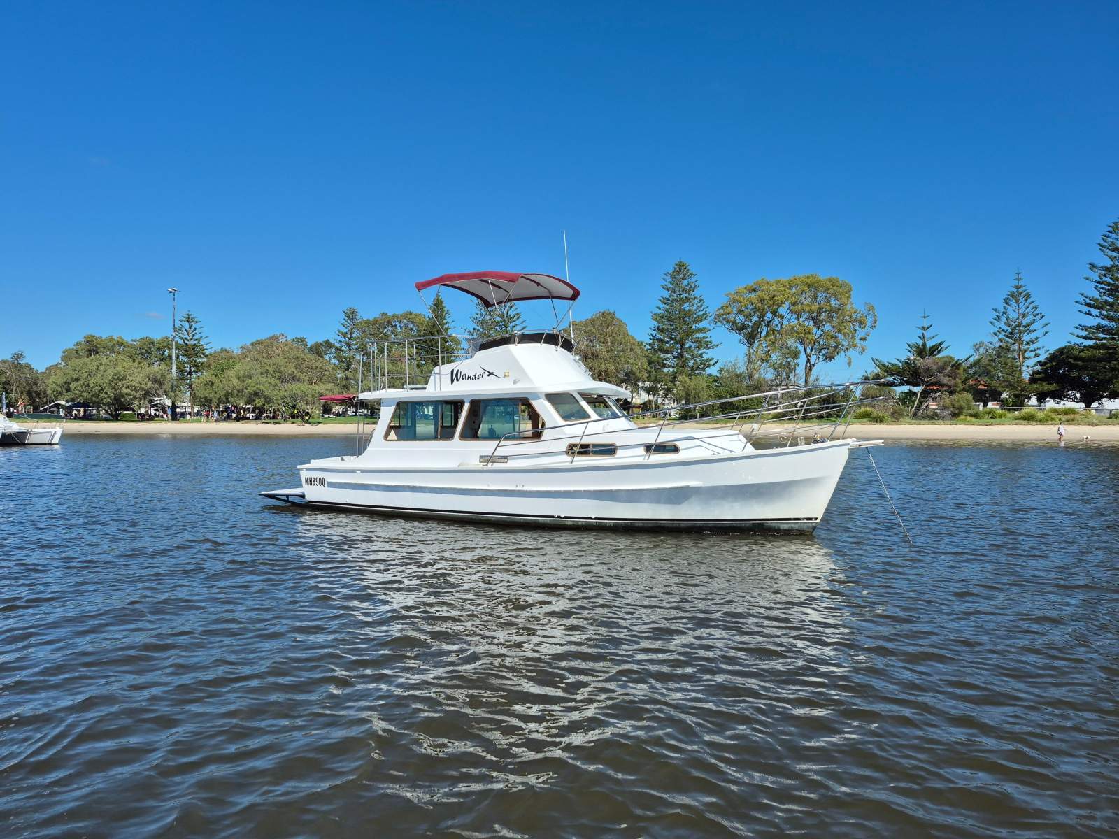 Honeymoon 32 Flybridge Low hours, Volvo Penta, Diesel shaft drive.