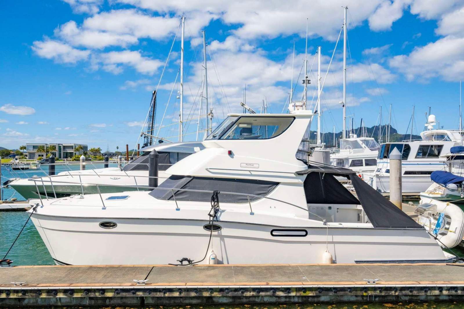 Catamarans International (CI) 360 Pacificat