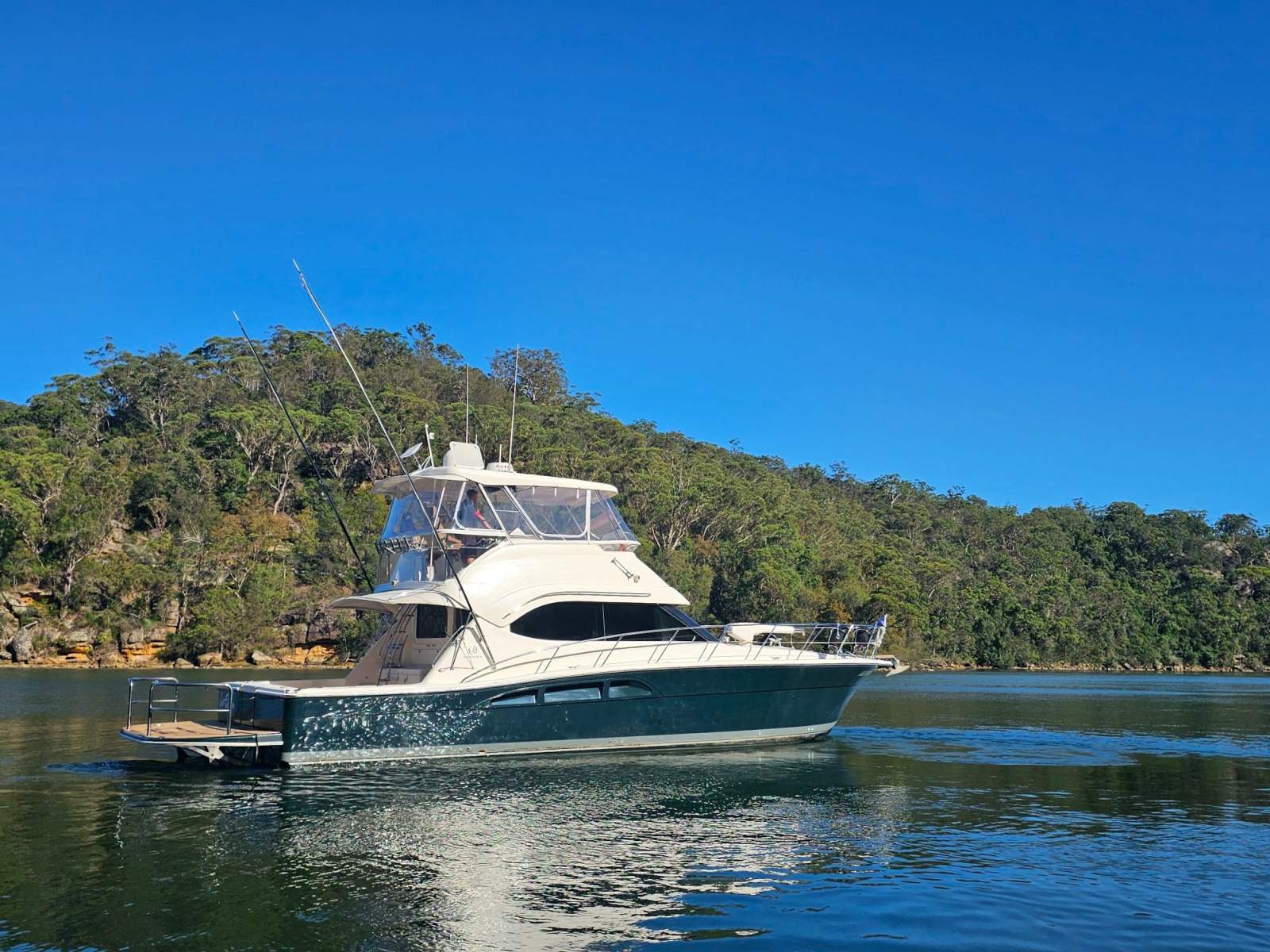 Riviera 47 Flybridge Cruiser