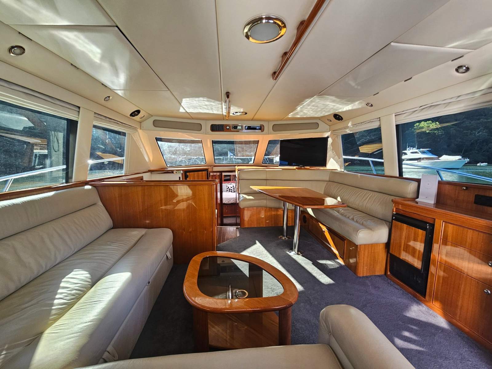 Riviera 47 Flybridge Cruiser