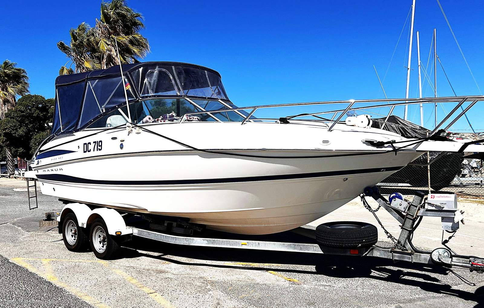Maxum 2400 SC3 Sports Cruiser on Trailer
