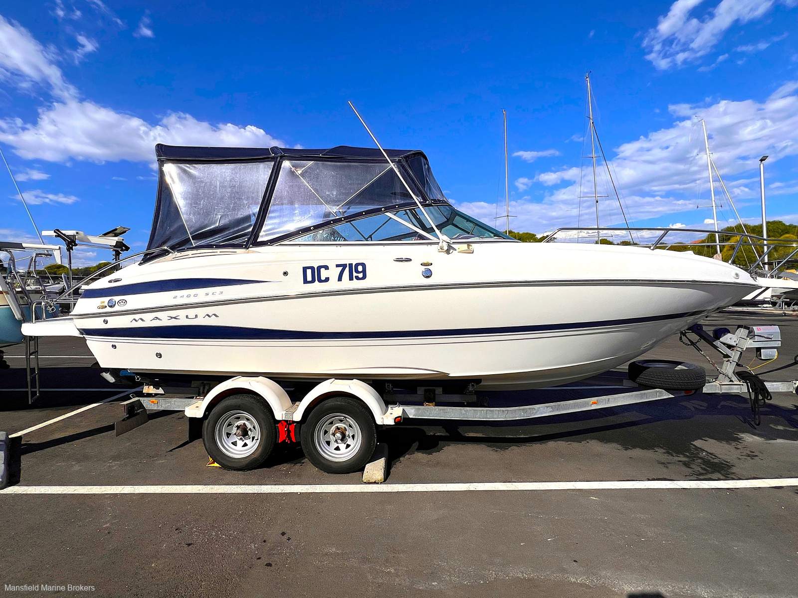 Maxum 2400 SC3 Sports Cruiser on Trailer