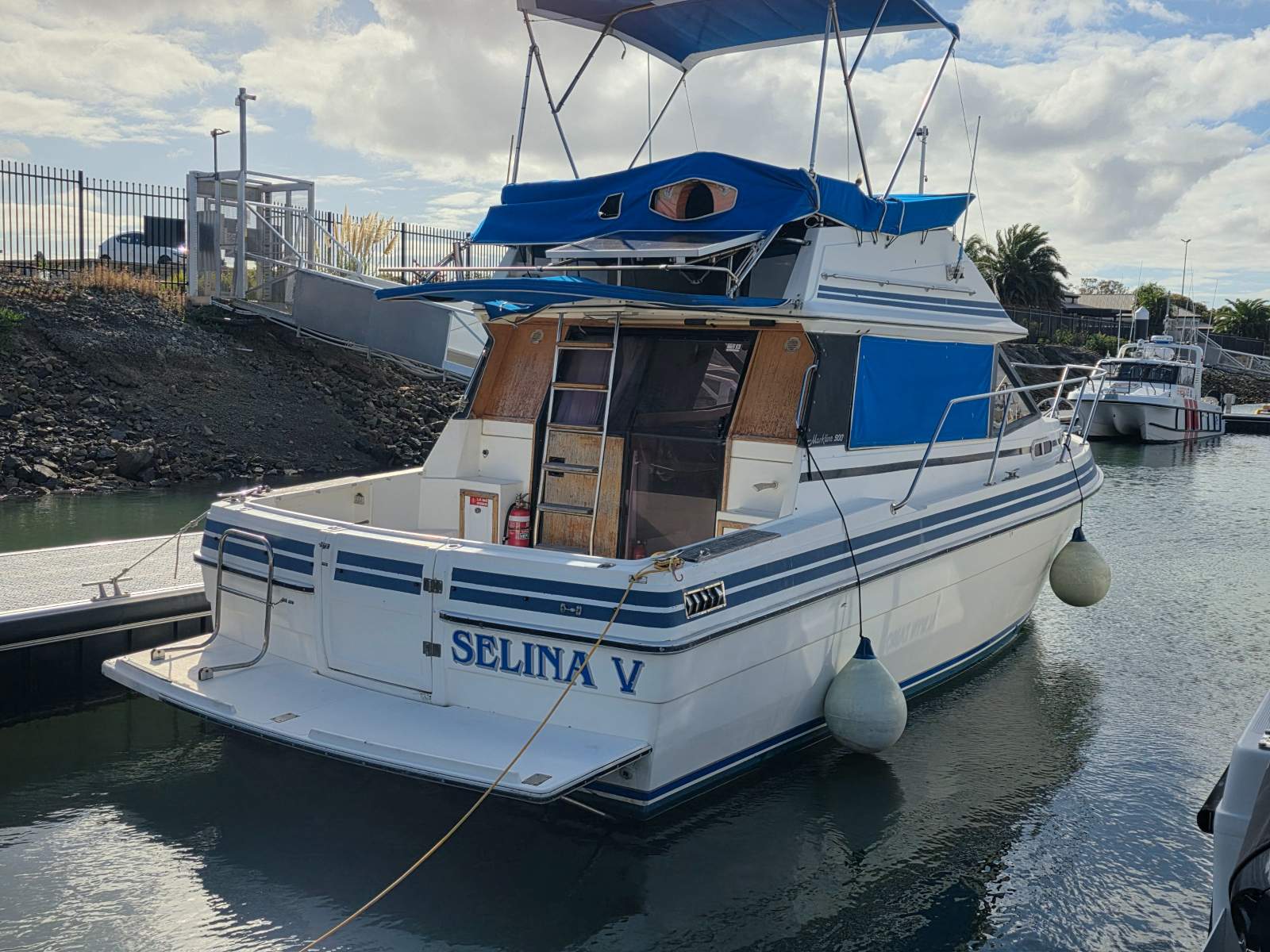 Markline 900 Flybridge
