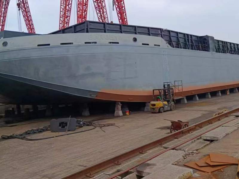 BARGE - 300 ft