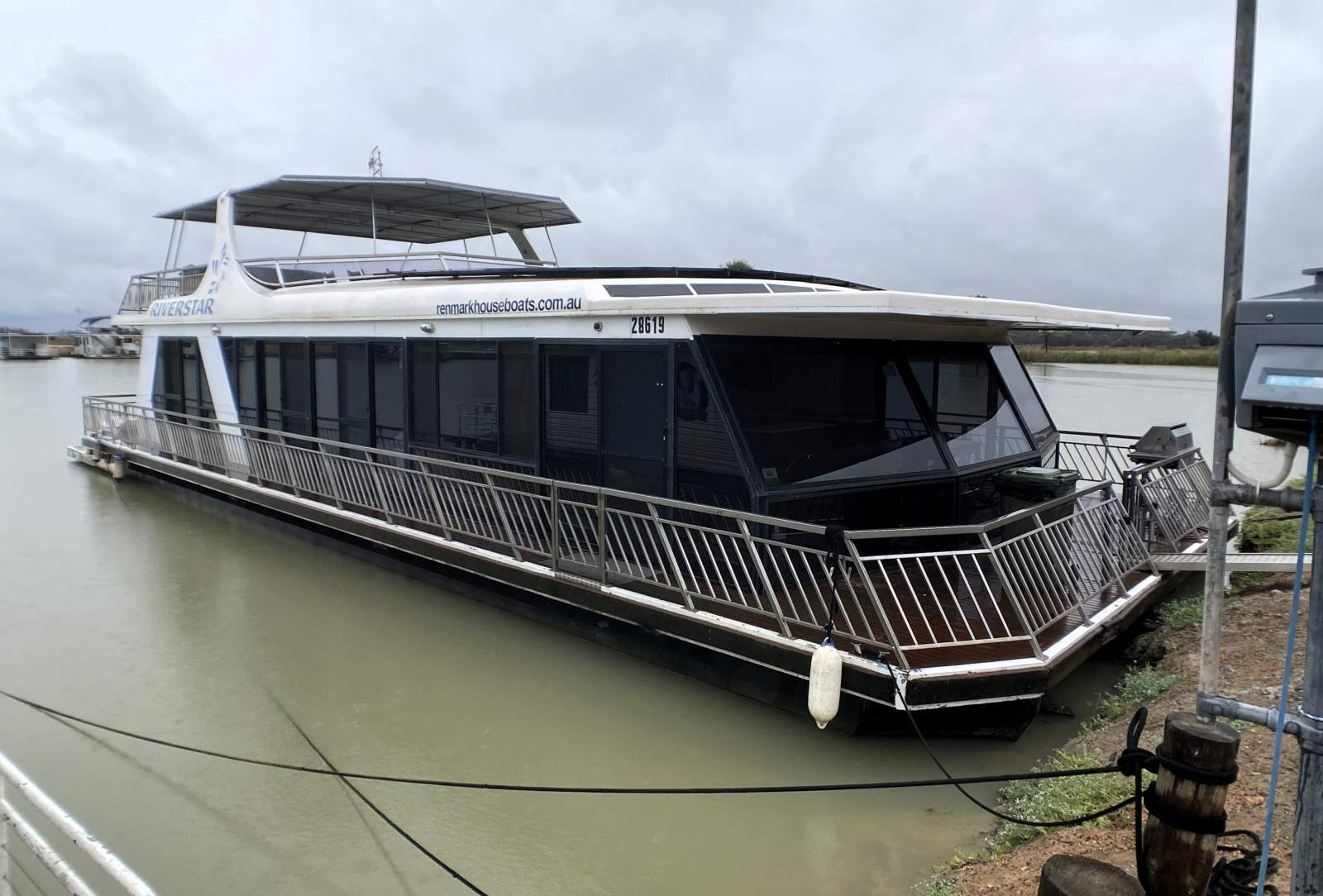 "RIVERSTAR" 5 Bedroom, Concept Houseboat in Survey