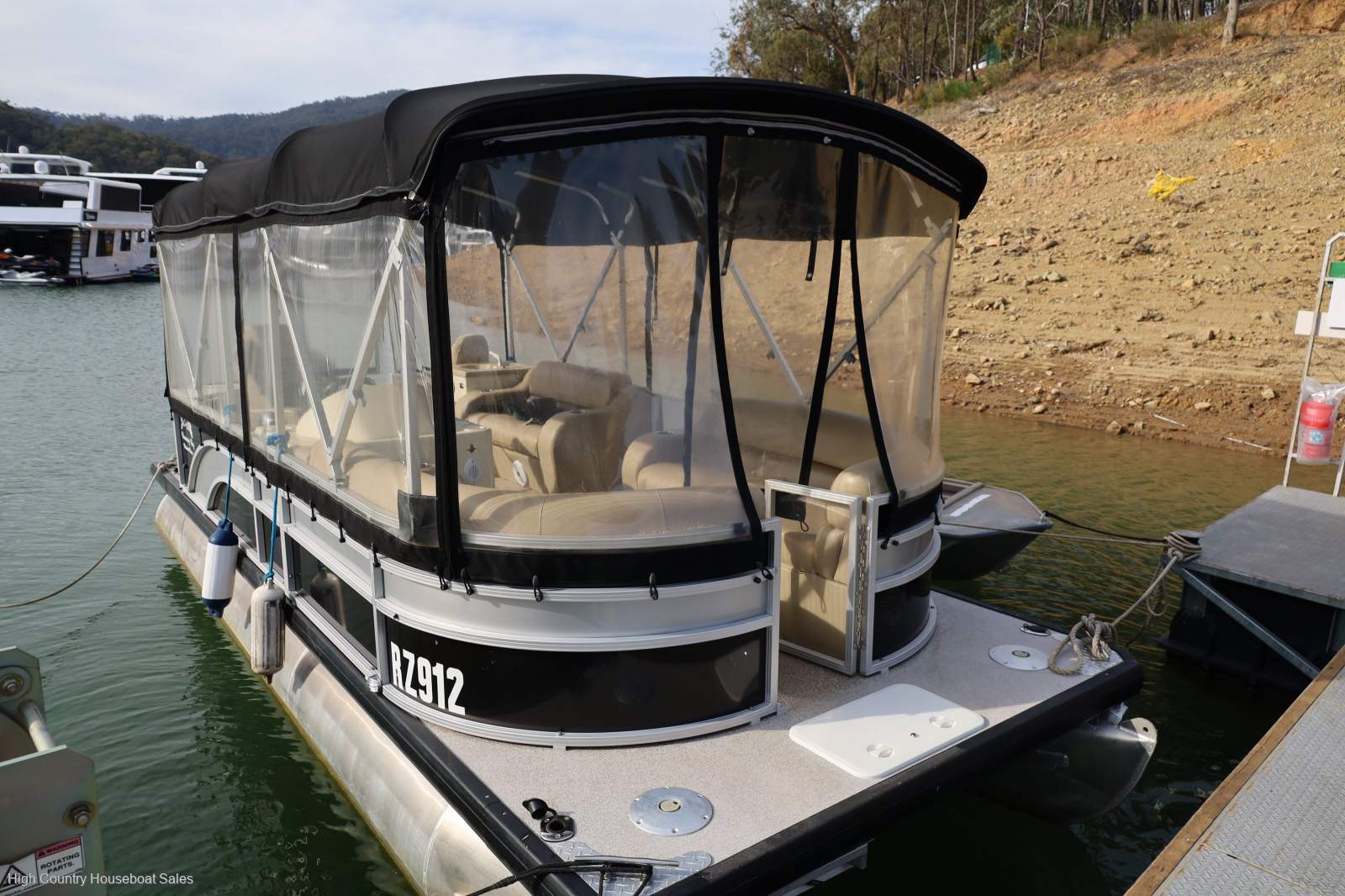 Runaway Bay Pontoon Boats 20 Twin Hull:Pontoon Boat @ Lake Eildon