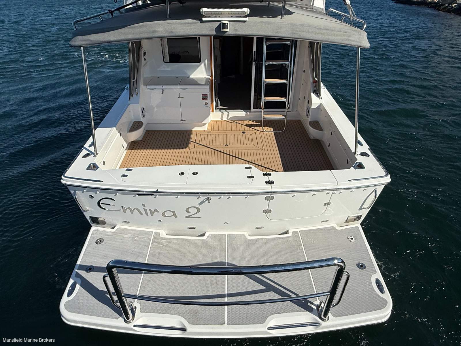 Caribbean 35 Flybridge Cruiser MK 3:Loads of room