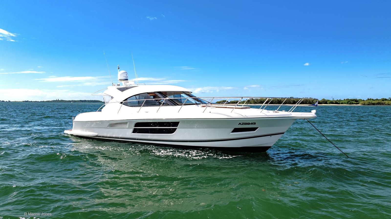 Riviera 5000 Sport Yacht