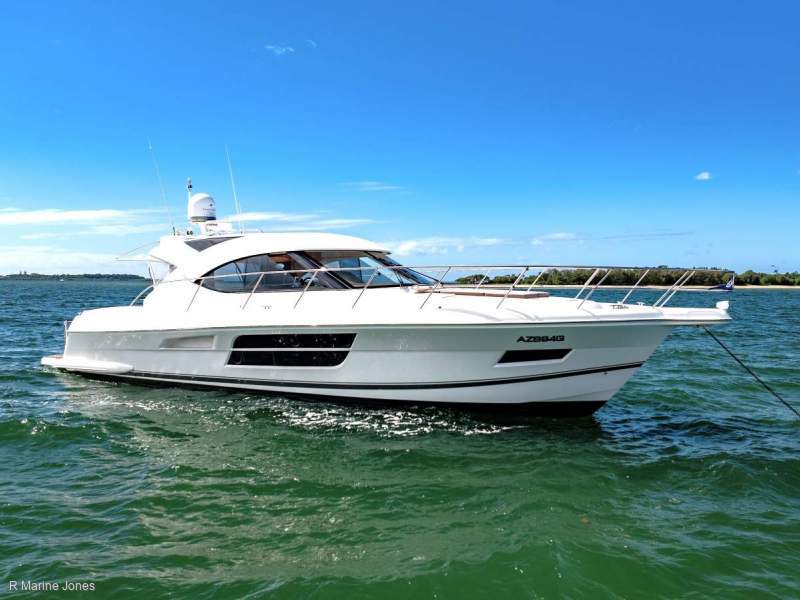 Riviera 5000 Sport Yacht