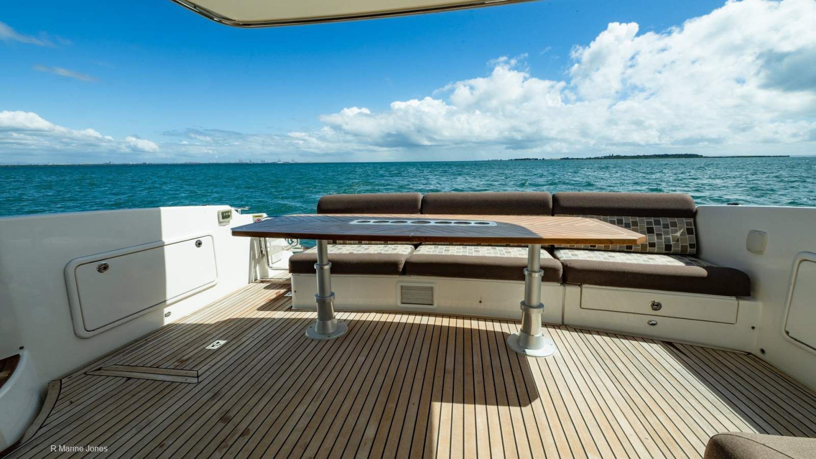 Riviera 5000 Sport Yacht