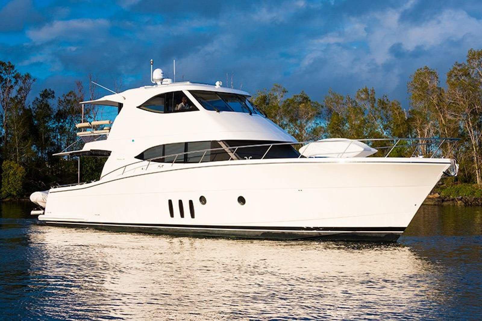 Maritimo M64 Cruising Motor Yacht
