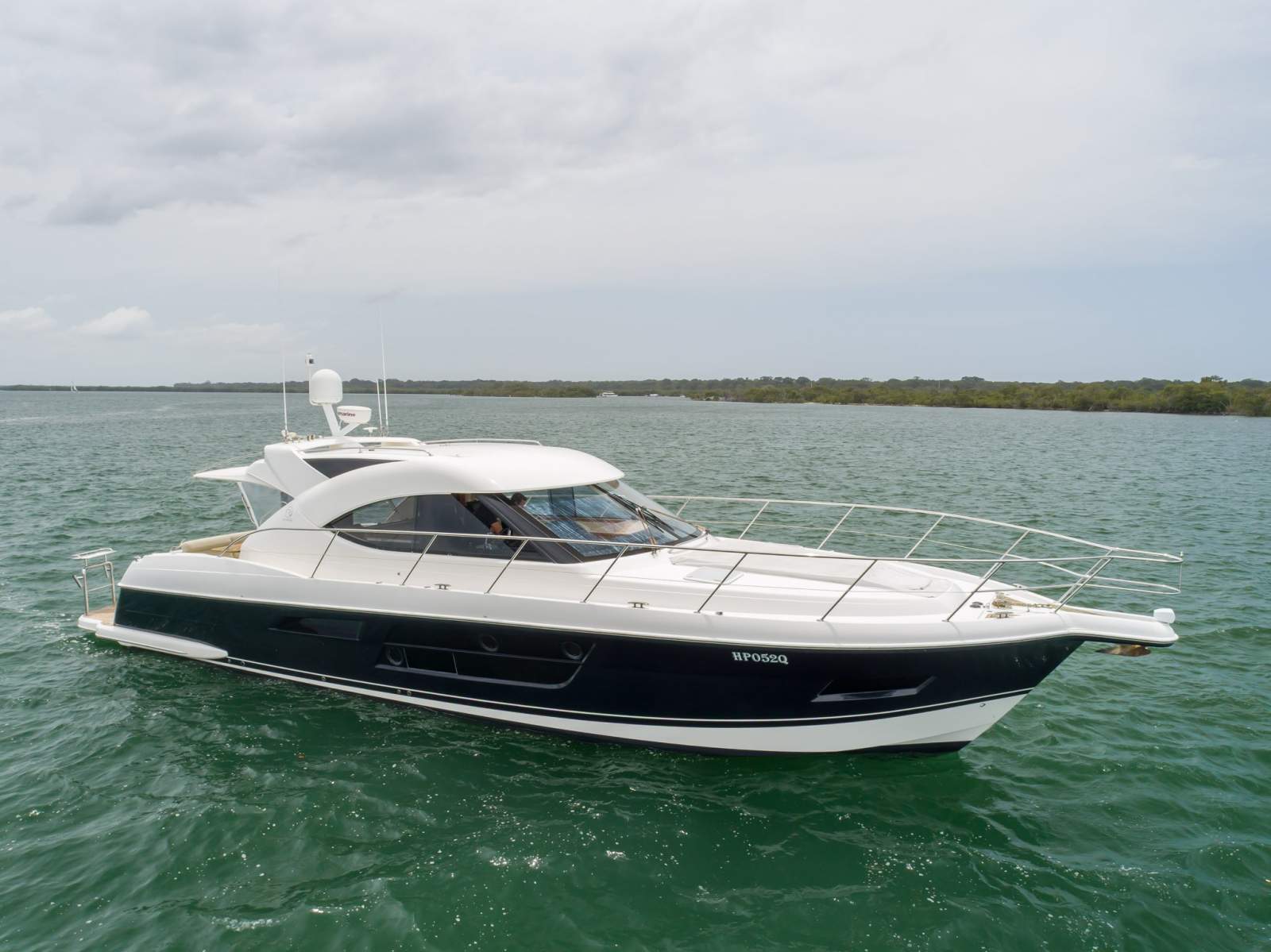 Riviera 5000 Sport Yacht