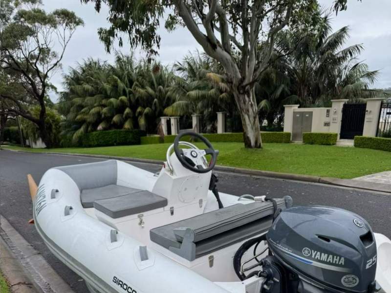Sirocco Rib-Fg 320 RIB 320 with centre console