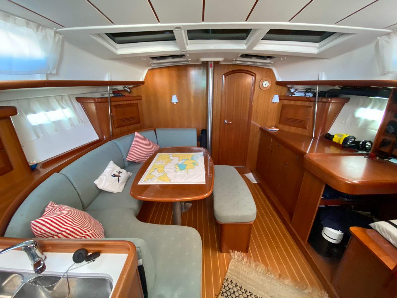 Beneteau 393 – Roomy 2 Cabin version Sancerre