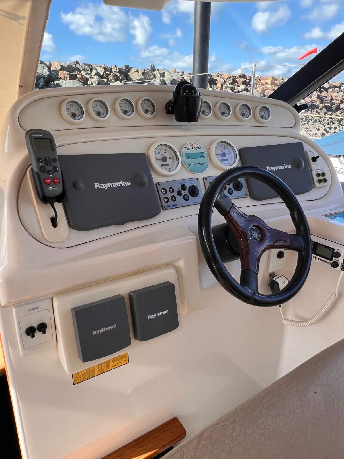 Haines Signature Powercat 3600 Express Sports Cat