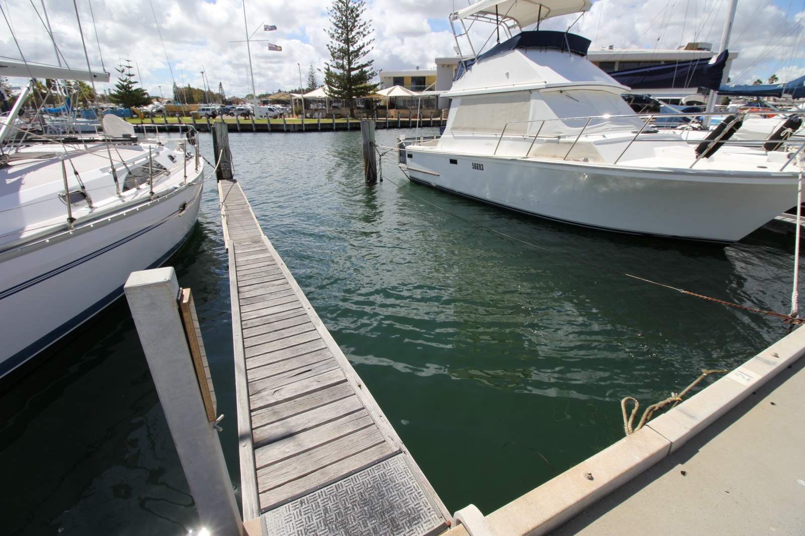 LOCATION LOCATION! Fremantle Sailing Club 10m Pen (A 21)