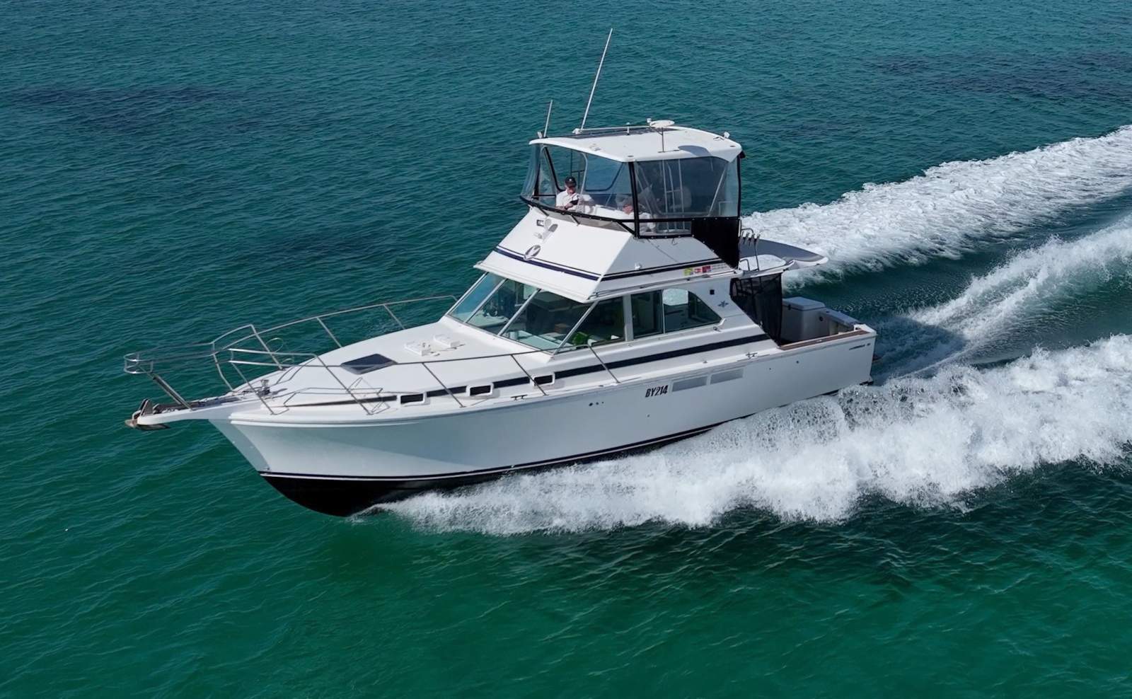 Caribbean 35 Flybridge Cruiser - Twin Caterpillar diesels, sleeps 6