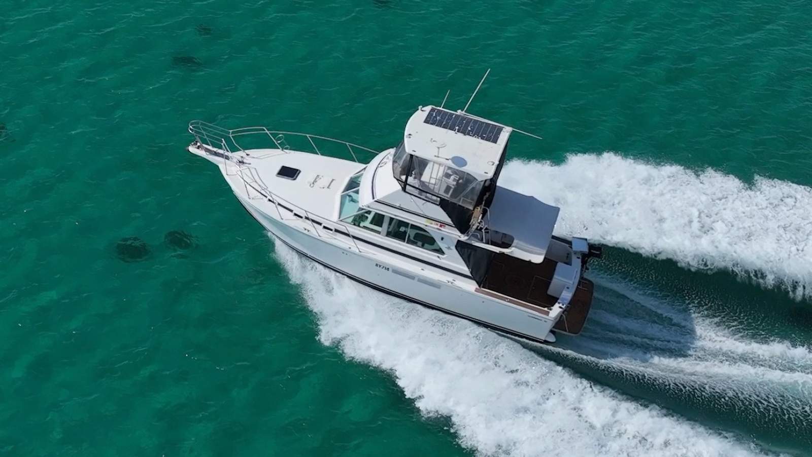 Caribbean 35 Flybridge Cruiser - Twin Caterpillar diesels, sleeps 6