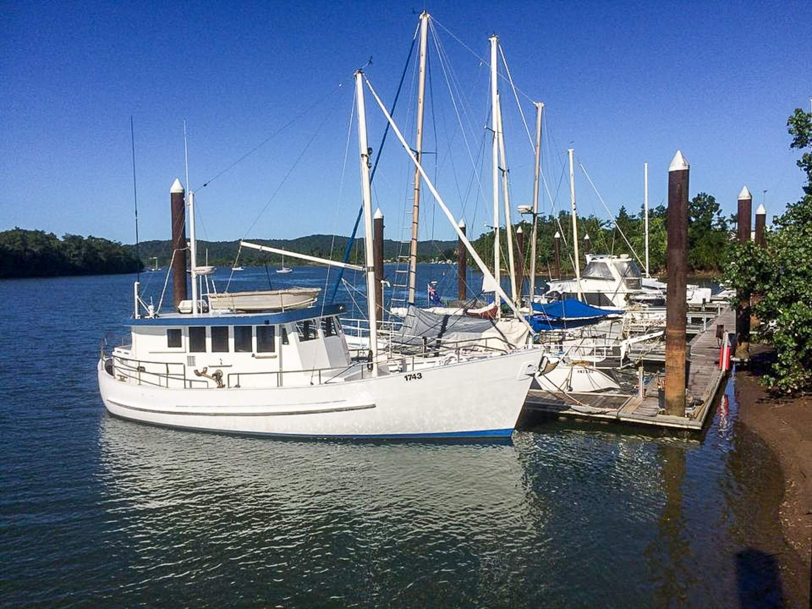 Carvel Live Aboard Cruiser
