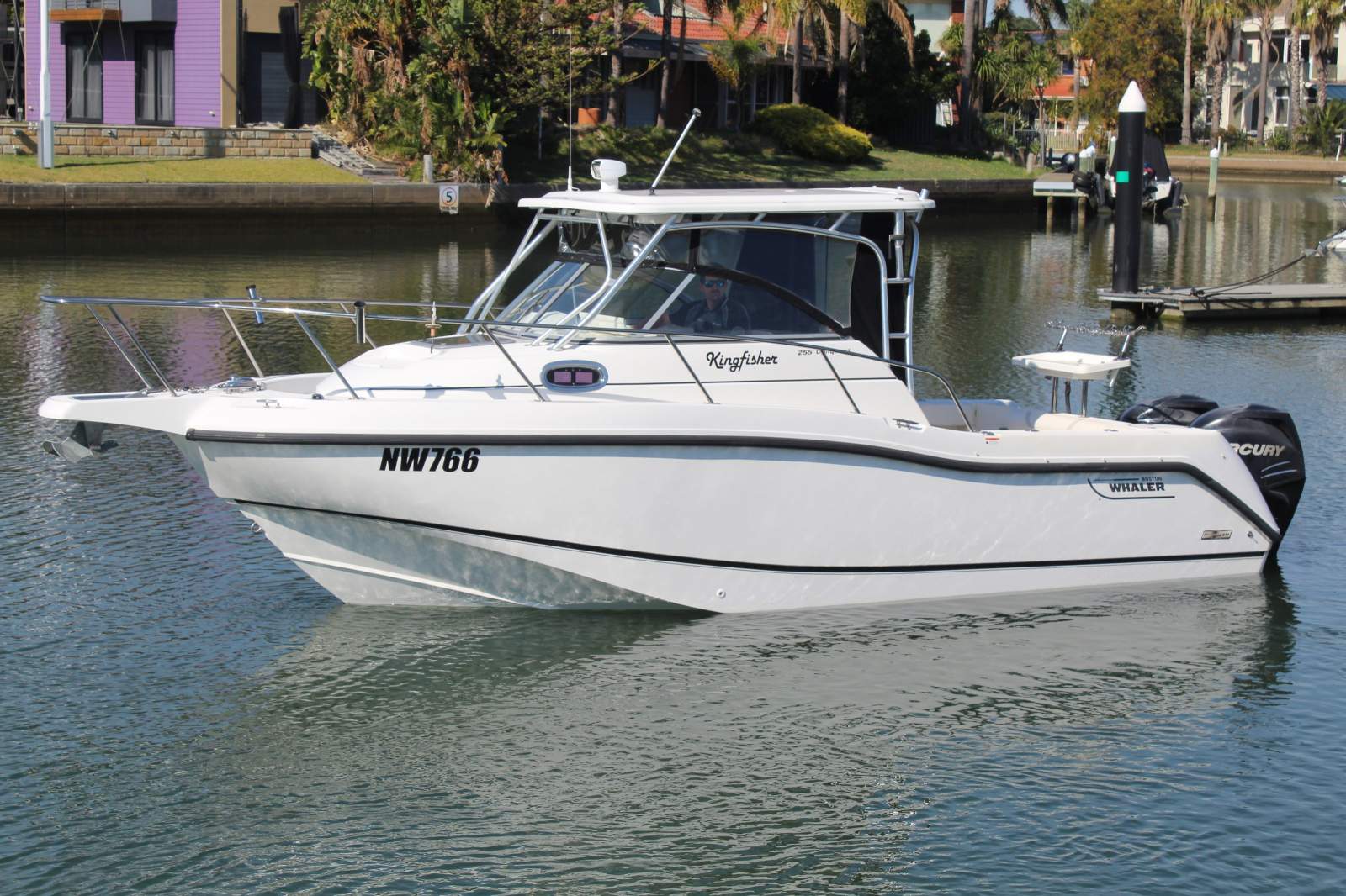 Boston Whaler 255 Conquest