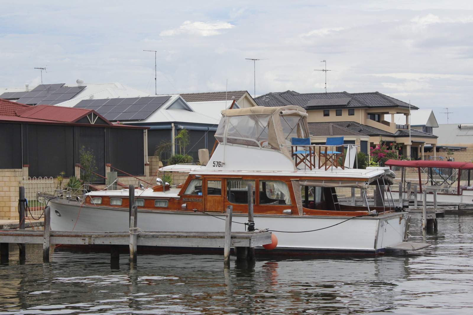 Halvorsen 36 Classic Flybridge Cruiser