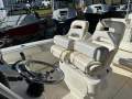 Boston Whaler 220 Outrage 2020 300hp Mercury!