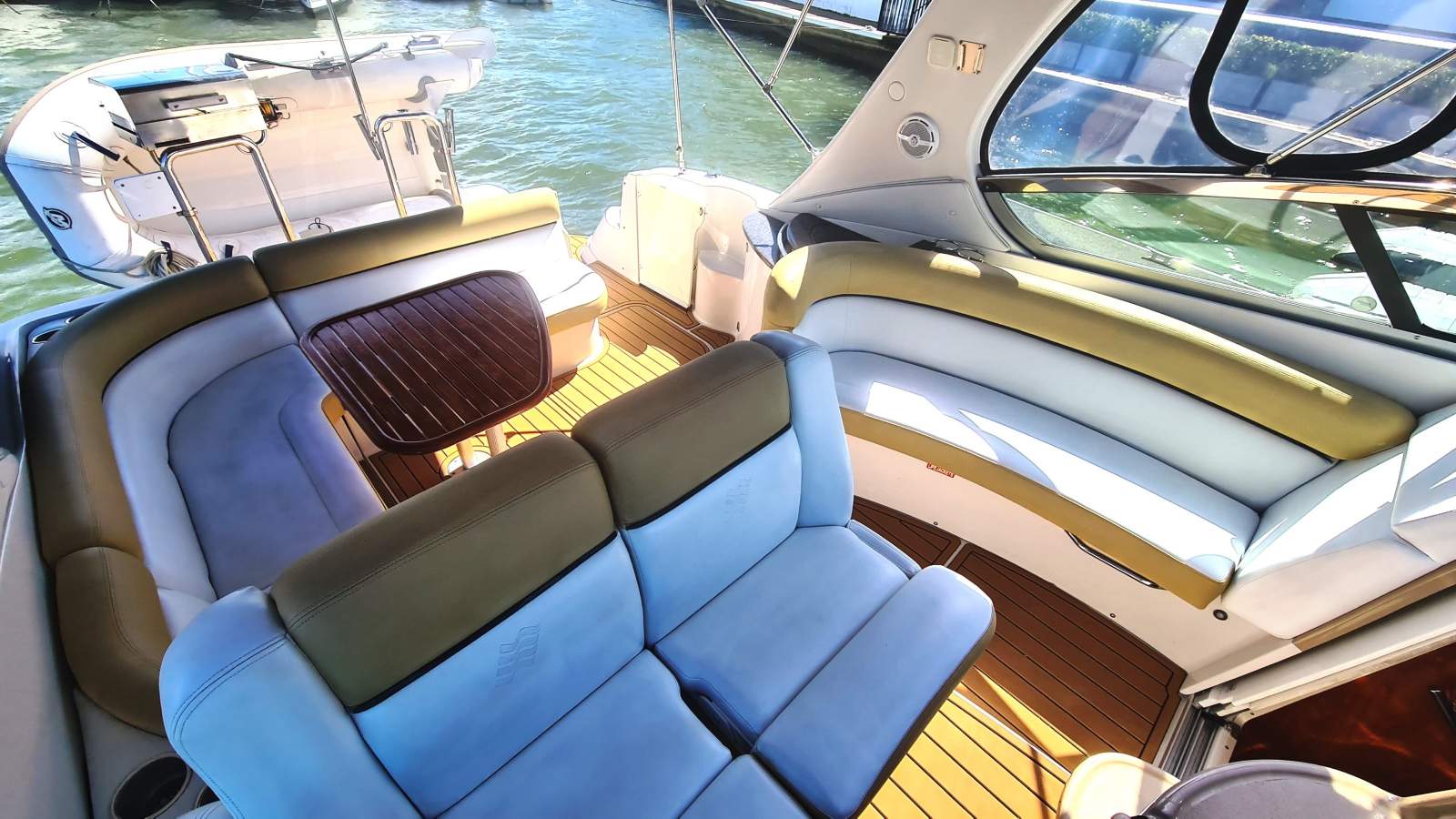 Four Winns Vista 358 For sale Gold Coast