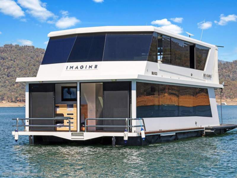 IMAGINE Houseboat Holiday Home on Lake Eildon